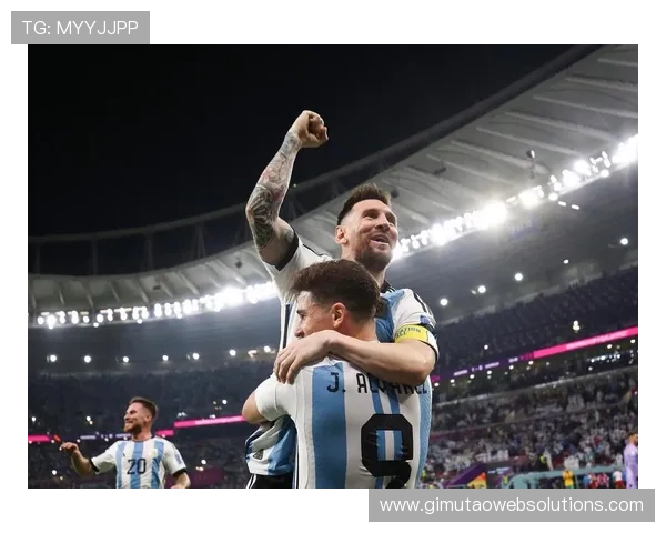 阿尔瓦雷斯半决赛梅开二度的战术作用与比赛价值解析