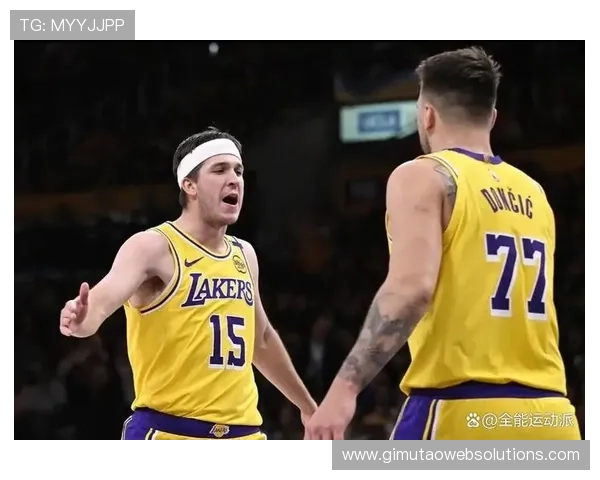 奥斯汀·里夫斯利用无球跑动拉开空间，提升球队关键时刻得分效率