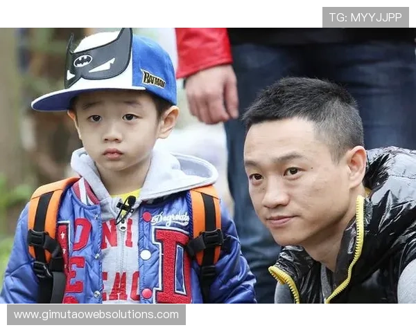 杨威家的冰箱里居然塞满了蛋白粉，连饮料都喝零卡的